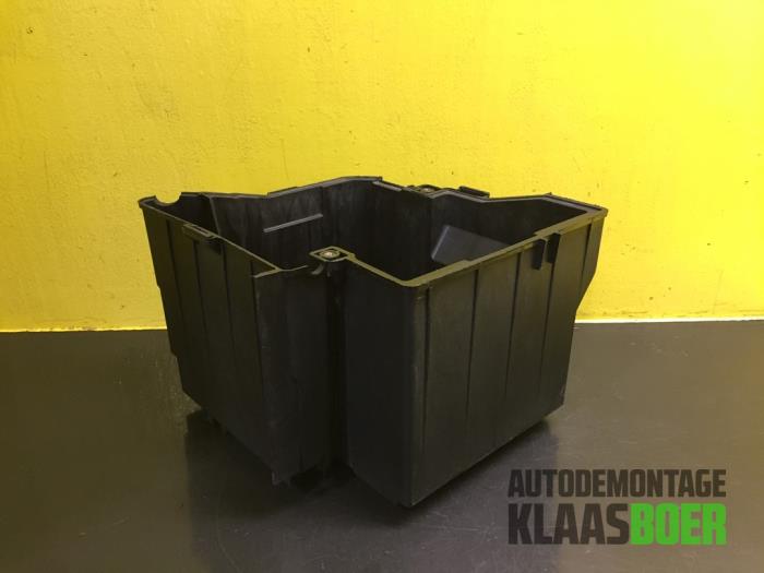 Begagnade Batterilåda BMW Mini (R50/53) 1.6 16V Cooper Pris € 25,00 Marginaltabell erbjuds av Autodemontage Klaas Boer