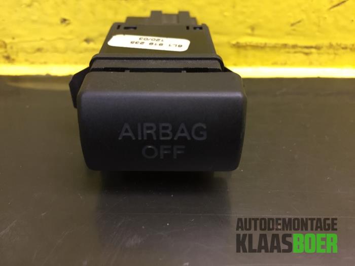 Airbag Schalter van een Seat Ibiza III (6L1) 1.4 16V 75 2003