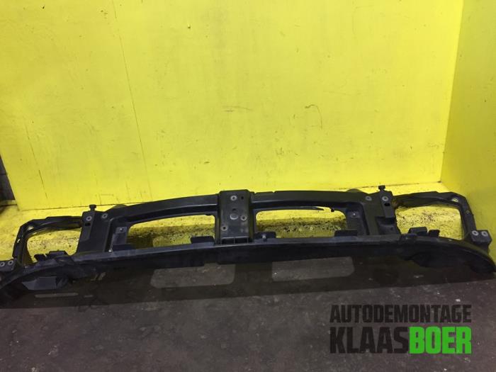Begagnade Front Opel Vivaro 2.5 CDTI 16V Pris € 50,00 Marginaltabell erbjuds av Autodemontage Klaas Boer