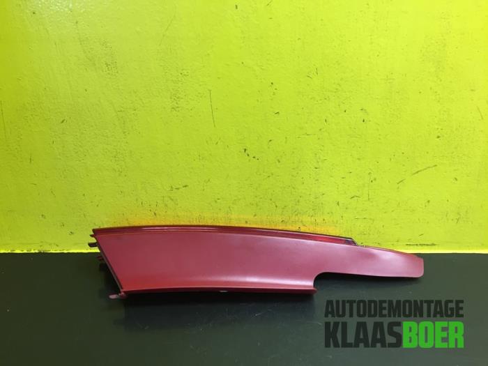 Tailgate reflector, left from a Citroën C4 Berline (LC) 1.4 16V 2008