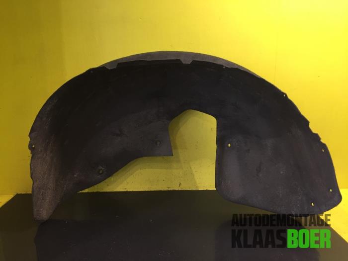 Wheel arch liner from a Volvo XC90 I 2.9 T6 24V 2003