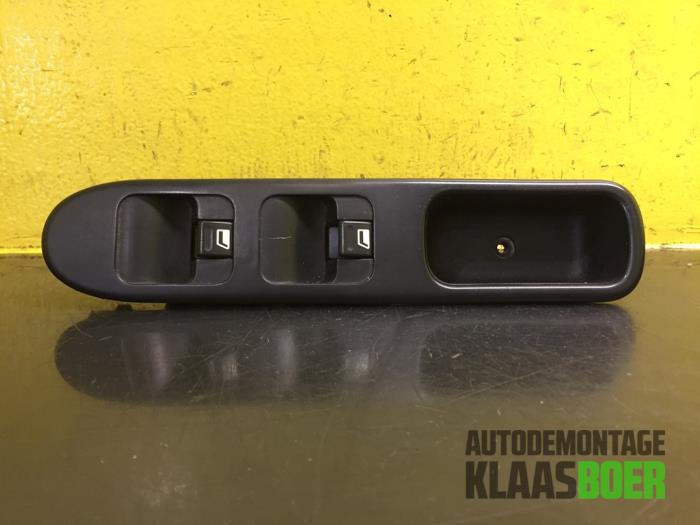 Usados Interruptor combinado de ventanillas Peugeot 307 Precio € 20,00 Norma de margen ofrecido por Autodemontage Klaas Boer