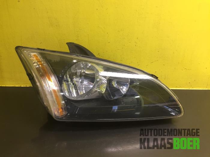 Headlights, right with part number 4M5113K060 stock