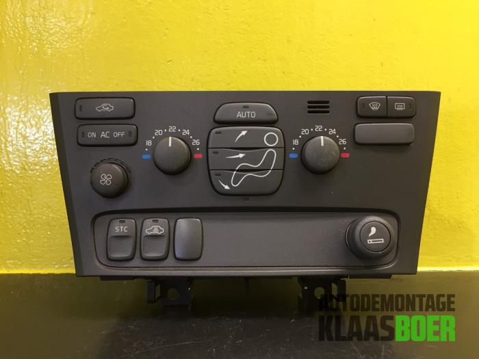 Heater control panel from a Volvo V70 (SW) 2.4 D5 20V 2002