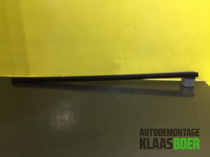 Używane Guma szyby Fiat 500 (312) 1.2 Cena € 20,00 Procedura marży oferowane przez Autodemontage Klaas Boer