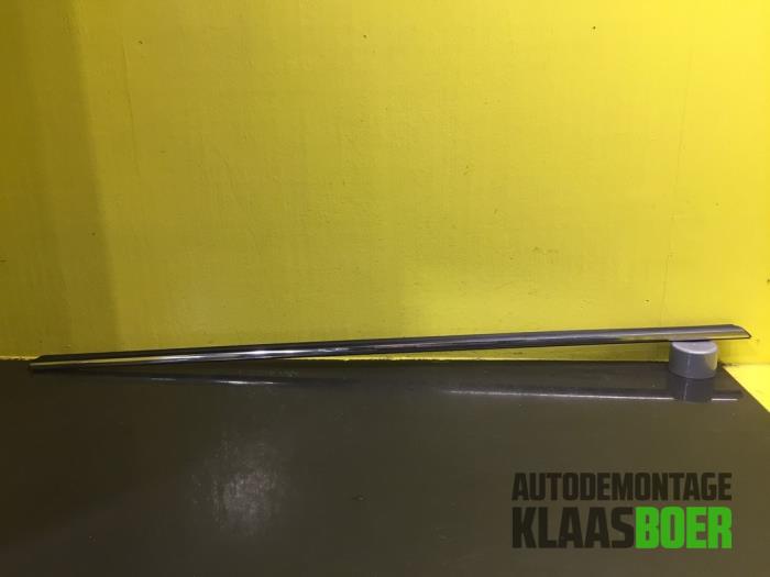 Begagnade Dörrstripe BMW Mini (R50/53) 1.6 16V Cooper Pris € 15,00 Marginaltabell erbjuds av Autodemontage Klaas Boer