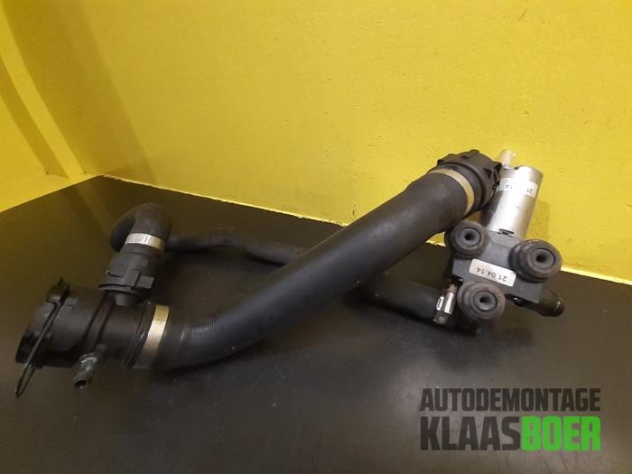 Używane Pompa wodna BMW 1 serie (E87/87N) 118d 16V Cena € 55,00 Procedura marży oferowane przez Autodemontage Klaas Boer