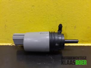 Used Rear screen washer pump BMW 1 serie (E87/87N) 118d 16V Price € 10,00 Margin scheme offered by Autodemontage Klaas Boer