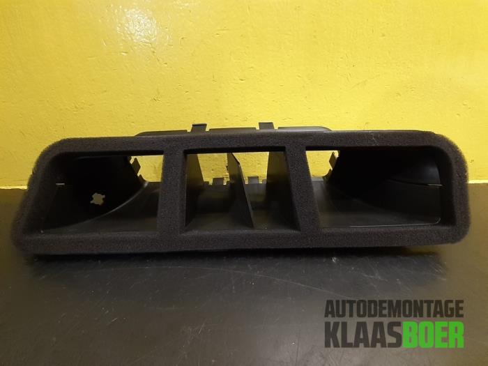 Begagnade Lufttratt Volkswagen Polo V (6R) 1.6 TDI 16V 90 Pris € 15,00 Marginaltabell erbjuds av Autodemontage Klaas Boer