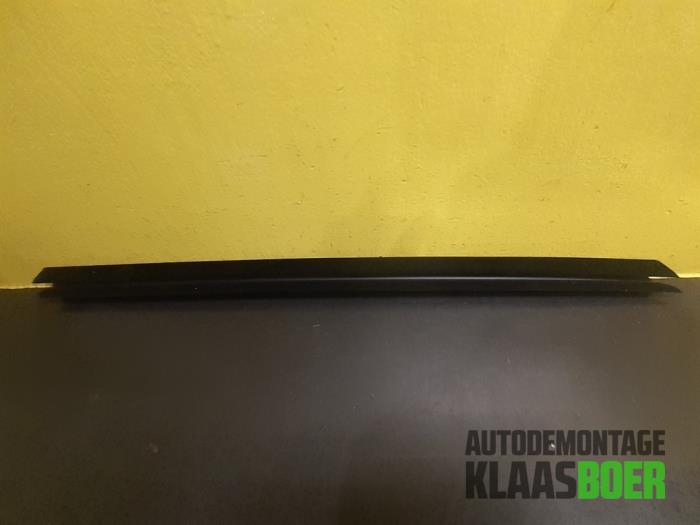 Używane Guma szyby BMW 1 serie (E87/87N) 118d 16V Cena € 15,00 Procedura marży oferowane przez Autodemontage Klaas Boer