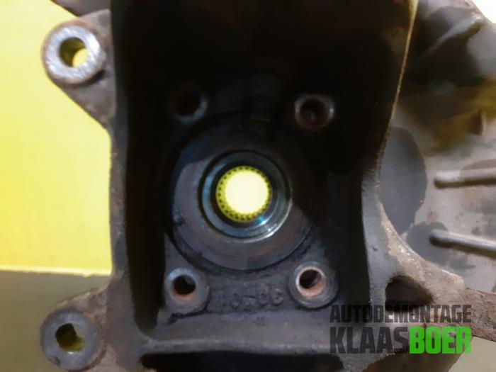 Knuckle, front right from a MINI Mini One/Cooper (R50) 1.6 16V One 2001