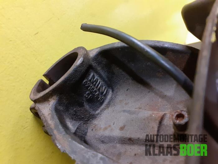 Knuckle, front right from a MINI Mini One/Cooper (R50) 1.6 16V One 2001
