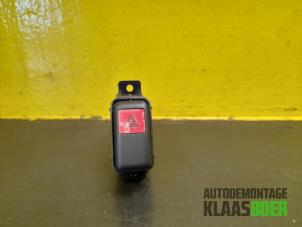 Usados Interruptor de luz de pánico Honda Prelude Precio € 20,00 Norma de margen ofrecido por Autodemontage Klaas Boer