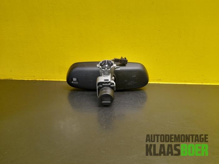 Rear view mirror from a Peugeot 508 (8D) 2.0 Hybrid4 16V 2012
