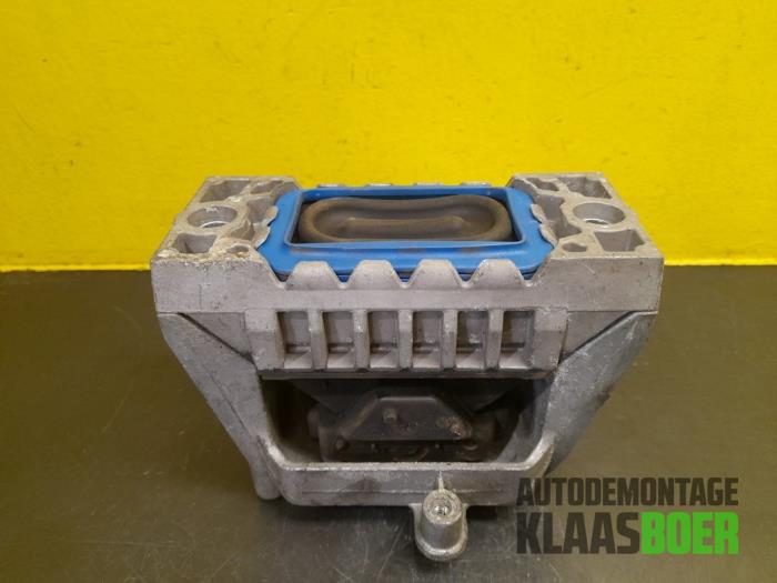 Used Engine mount Volkswagen Passat Variant (3C5) 1.9 TDI Price € 20,00 Margin scheme offered by Autodemontage Klaas Boer