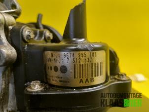 Pompe à eau d'un BMW 3 serie Touring (E46/3) 316i 16V 2002