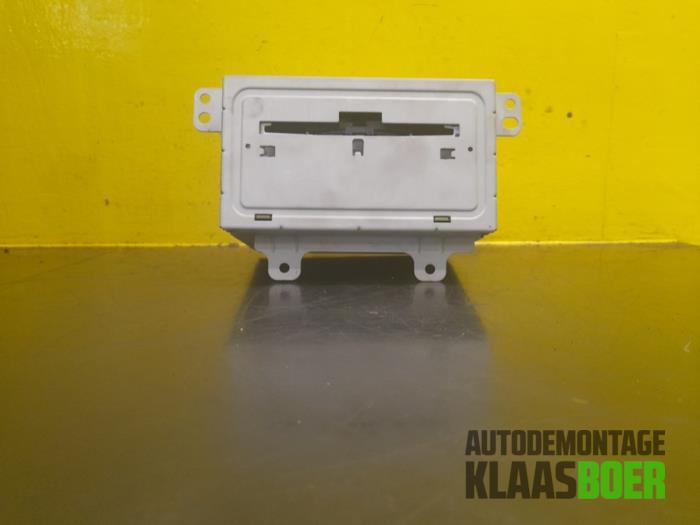 Używane Odtwarzacz CD Opel Astra J Sports Tourer (PD8/PE8/PF8) 1.4 16V ecoFLEX Cena € 120,00 Procedura marży oferowane przez Autodemontage Klaas Boer