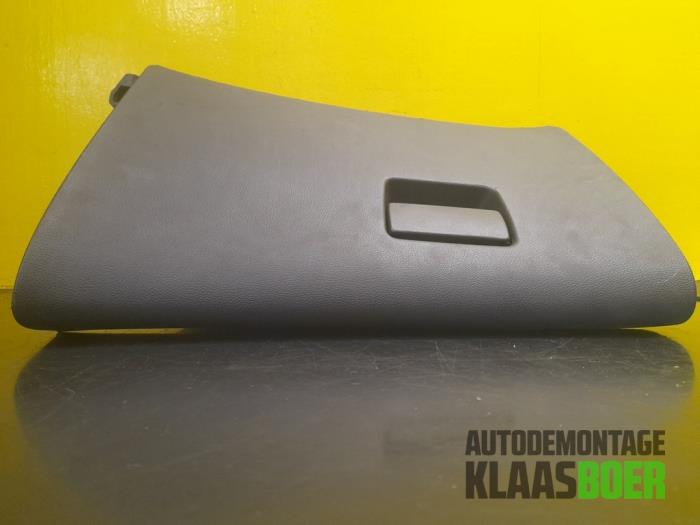Gebrauchte Handschuhfachschalter Opel Astra J Sports Tourer (PD8/PE8/PF8) 1.4 16V ecoFLEX Preis € 40,00 Margenregelung angeboten von Autodemontage Klaas Boer