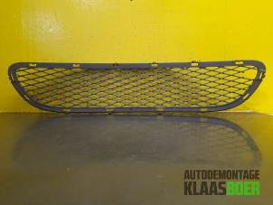 Used Bumper grille BMW 3 serie Touring (E91) 318d 16V Price € 20,00 Margin scheme offered by Autodemontage Klaas Boer