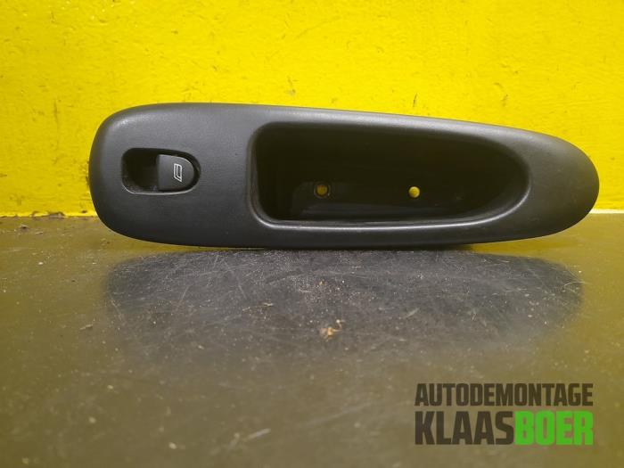 Usados Interruptor combinado de ventanillas Alfa Romeo 156 (932) 1.8 Twin Spark 16V Precio € 15,00 Norma de margen ofrecido por Autodemontage Klaas Boer