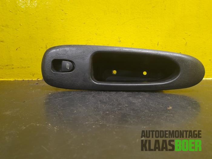 Usados Interruptor combinado de ventanillas Alfa Romeo 156 (932) 1.8 Twin Spark 16V Precio € 15,00 Norma de margen ofrecido por Autodemontage Klaas Boer