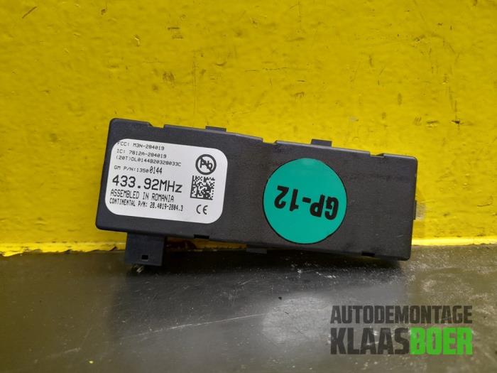 Begagnade Däcktrycksantenn Opel Astra J Sports Tourer (PD8/PE8/PF8) 1.4 16V ecoFLEX Pris € 10,00 Marginaltabell erbjuds av Autodemontage Klaas Boer