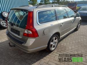 Używane Drzwi prawe tylne wersja 4-drzwiowa Volvo V70 (BW) 1.6 DRIVe 16V Cena € 175,00 Procedura marży oferowane przez Autodemontage Klaas Boer