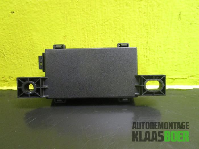 Central door locking module from a MINI Mini One/Cooper (R50) 1.6 16V One 2001