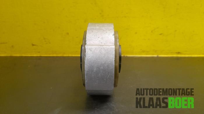 Engine mount from a Peugeot 508 (8D) 2.0 Hybrid4 16V 2013