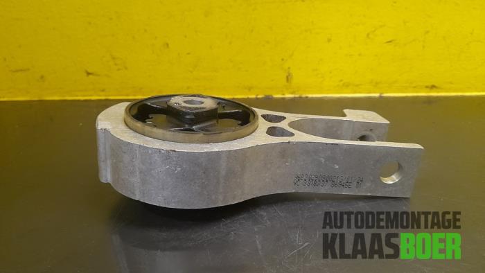 Engine mount from a Peugeot 508 (8D) 2.0 Hybrid4 16V 2013