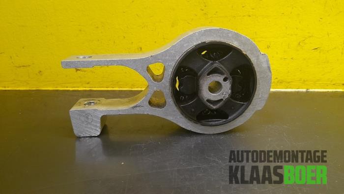 Engine mount from a Peugeot 508 (8D) 2.0 Hybrid4 16V 2013