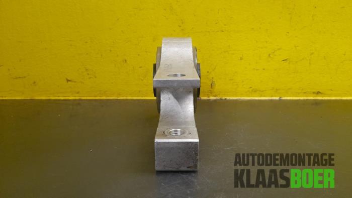 Engine mount from a Peugeot 508 (8D) 2.0 Hybrid4 16V 2013