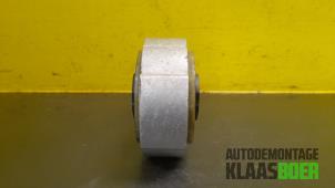 Engine mount from a Peugeot 508 (8D) 2.0 Hybrid4 16V 2013