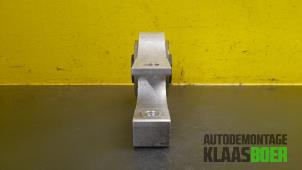 Engine mount from a Peugeot 508 (8D) 2.0 Hybrid4 16V 2013