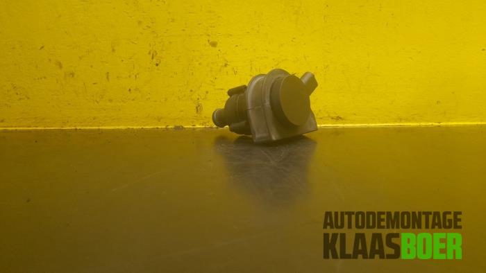 Begagnade Extra vattenpump Volkswagen Golf VI Variant (AJ5/1KA) 1.2 TSI BlueMotion Pris € 30,00 Marginaltabell erbjuds av Autodemontage Klaas Boer