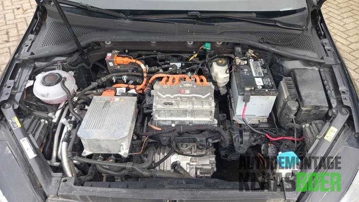 Elektromotor Elektro-Auto van een Volkswagen Golf VII (AUA) e-Golf 2019