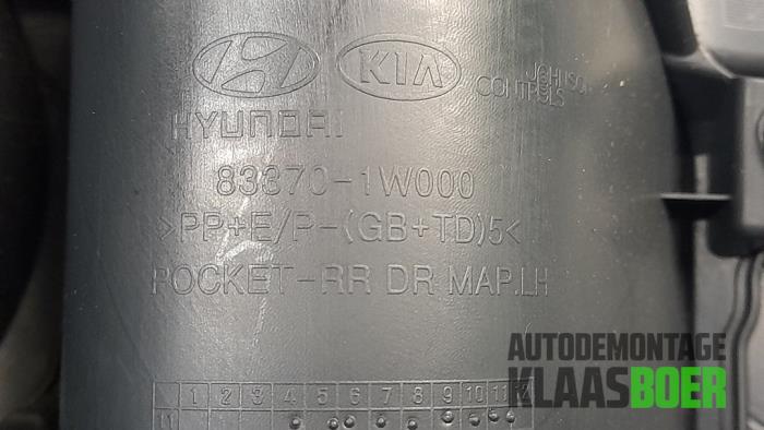 Revêtement portière haut 4portes arrière gauche d'un Kia Rio III (UB) 1.1 CRDi VGT 12V 2012