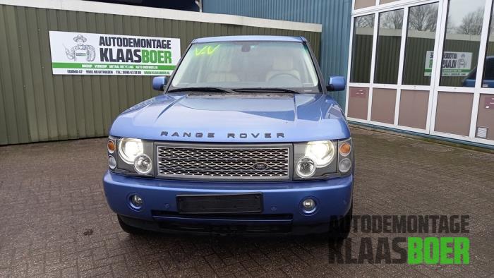 Engine from a Land Rover Range Rover III (LM) 4.4 V8 32V 2004