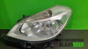 Used Headlight, left Renault Clio II (BB/CB) 1.2 Price € 40,00 Margin scheme offered by Autodemontage Klaas Boer