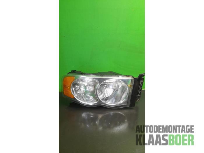 Używane Reflektor prawy Dodge Ram 3500 Standard Cab (DR/DH/D1/DC/DM) 5.7 V8 Hemi 1500 4x2 Cena € 60,00 Procedura marży oferowane przez Autodemontage Klaas Boer