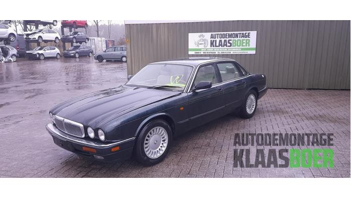 Używane Maska Jaguar XJ6 (X300) 3.2 24V Cena € 150,00 Procedura marży oferowane przez Autodemontage Klaas Boer