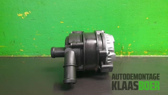 Begagnade Extra vattenpump Volkswagen Golf VII (AUA) e-Golf Pris € 45,00 Marginaltabell erbjuds av Autodemontage Klaas Boer