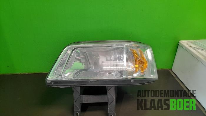 Używane Reflektor lewy Volkswagen Transporter T5 2.5 TDi Cena € 20,00 Procedura marży oferowane przez Autodemontage Klaas Boer