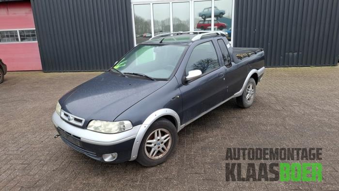 Używane Maska Fiat Strada (178/278) 1.9 JTD Cena € 100,00 Procedura marży oferowane przez Autodemontage Klaas Boer