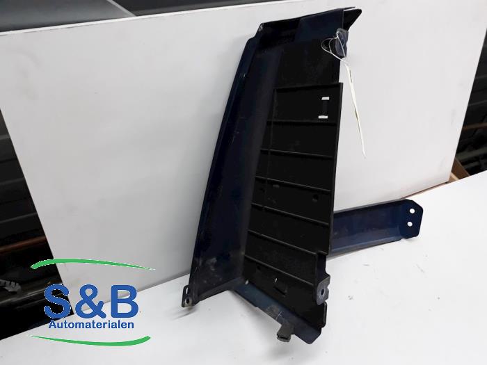 Grille holder from a Volkswagen Crafter 2.5 TDI 30/32/35/46/50 2006