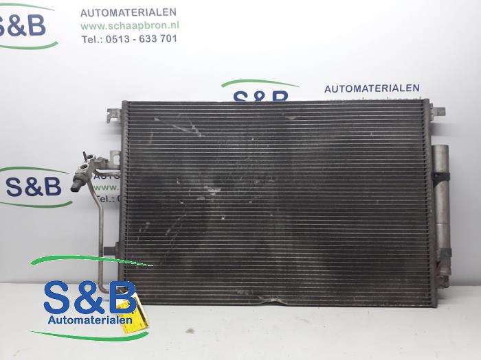 Condensador de aire acondicionado de un Volkswagen Crafter 2.5 TDI 30/32/35/46/50 2006