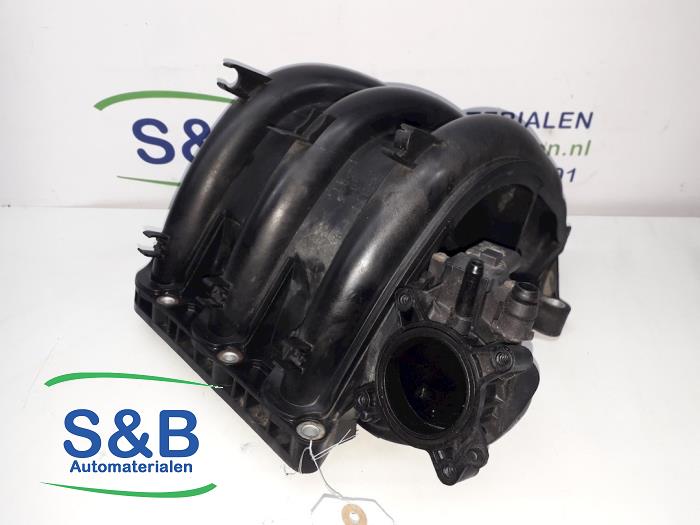 Używane Kolektor dolotowy Volkswagen Polo IV (9N1/2/3) 1.2 Cena € 80,00 Procedura marży oferowane przez Schaap & Bron