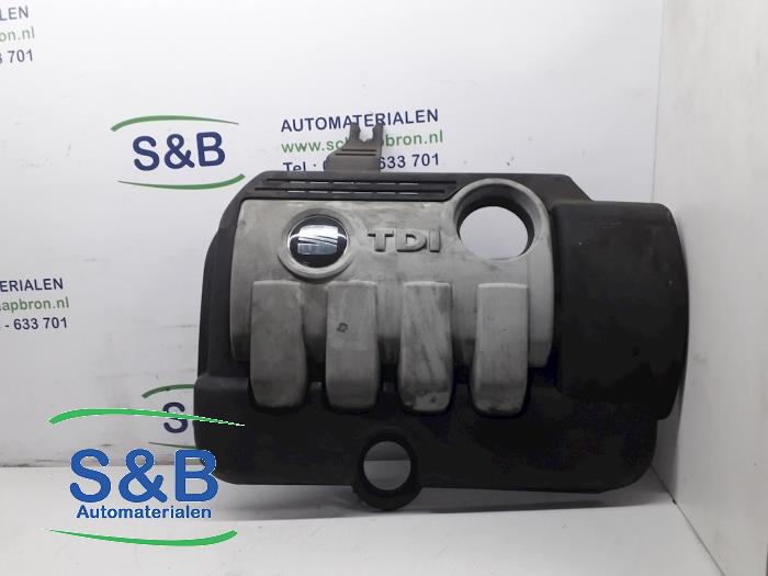 Engine cover from a Seat Alhambra (7V8/9) 2.0 TDI 2007