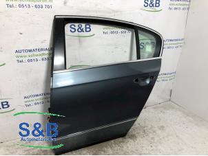 Używane Drzwi lewe tylne wersja 4-drzwiowa Volkswagen Passat (3C2) 2.0 TDI 16V Bluemotion Cena € 149,00 Procedura marży oferowane przez Schaap & Bron