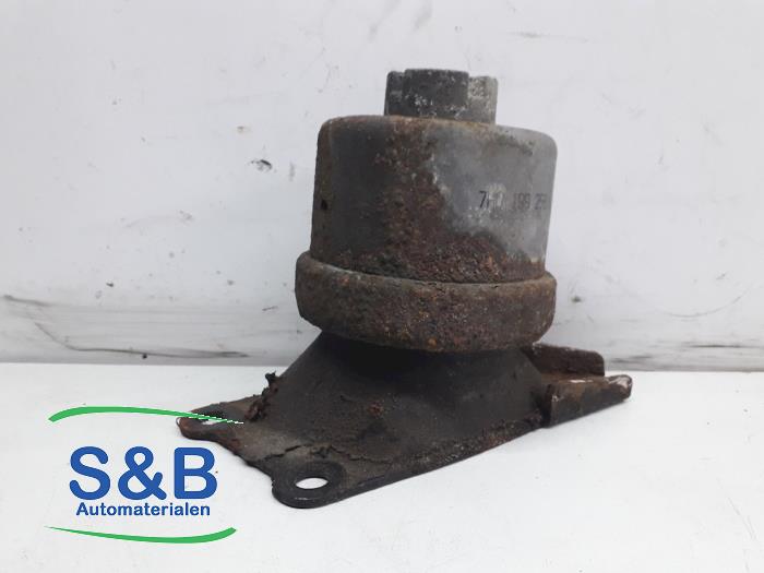 Used Engine mount Volkswagen Transporter T5 2.5 TDi 4Motion Price € 40,00 Margin scheme offered by Schaap & Bron